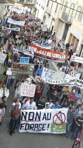 Gaz de schiste : dans le Jura, une manifestation massive pour dire «<small class="fine d-inline"> </small>Non<small class="fine d-inline"> </small>»