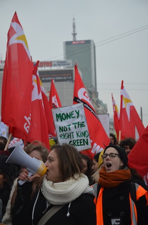 A Varsovie, des jeunes gonflés à bloc venus de Bruxelles pour le climat