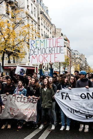A Paris, des lycéens protestent contre les violences policières
