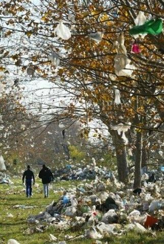Au Burkina Faso, la loi d'interdiction des sacs plastiques passe mal 