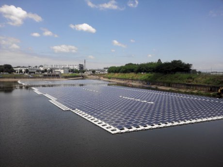 La plus grande centrale solaire flottante du monde ouvre au Japon