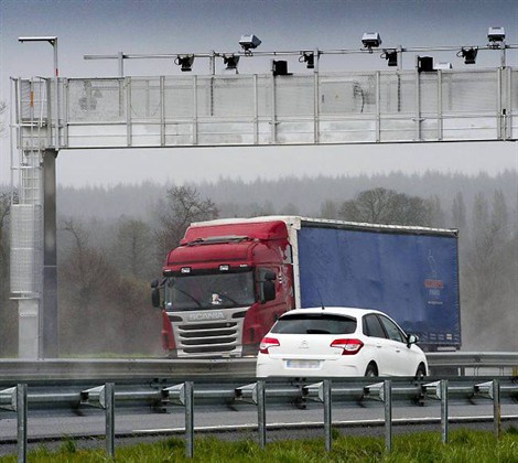 L'écotaxe sur les poids lourds encore repoussée