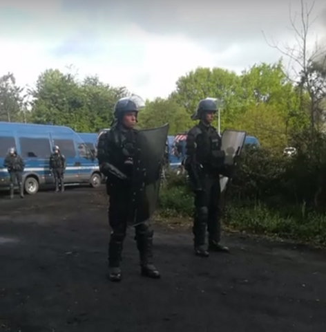 900 gendarmes se retirent de la Zad, Hulot dit aux zadistes non paysans : «<small class="fine d-inline"> </small>Qu'ils dégagent<small class="fine d-inline"> </small>» 