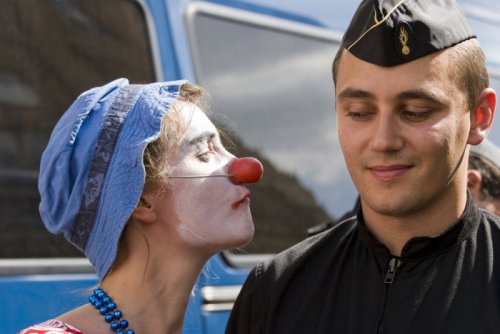 8 au 14 juillet : <span class="caps">ORDRE</span> <span class="caps">MORALE</span> <span class="caps">POGNON</span><small class="fine d-inline"> </small>!!! Clowns