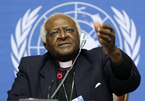 Desmond Tutu : «<small class="fine d-inline"> </small>Pour sauver le climat, il faut boycotter les compagnies d'énergie fossile<small class="fine d-inline"> </small>»