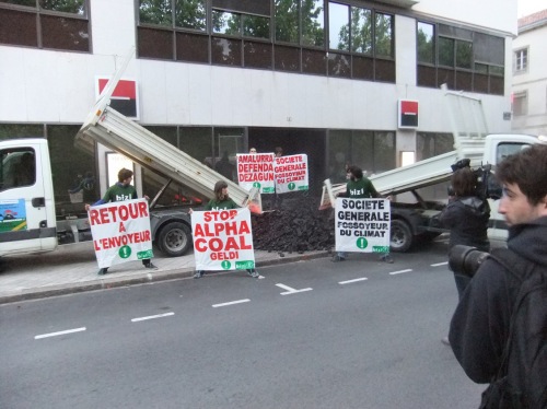 Une victoire non-violente pour le climat : la Société générale abandonne Alpha Coal