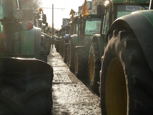 Manifestation de Nantes : des casseurs, mais aussi des tracteurs