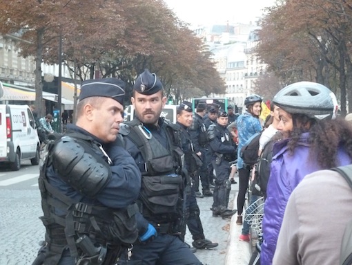 Arrestation et contrôle d'identité. Délit<small class="fine d-inline"> </small>? Lutter pour le climat avec un vélo