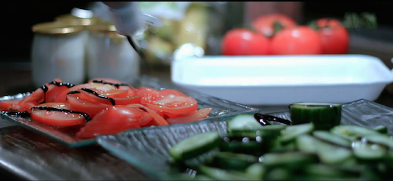 «<small class="fine d-inline"> </small>Cybopath<small class="fine d-inline"> </small>» : ce film étonnant nous rappelle d'où viennent nos aliments