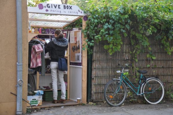 Vous prenez, vous donnez : la Givebox - boite à donner - fleurit dans le monde
