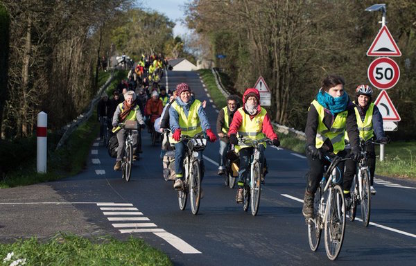 La tracto-vélo de Notre Dame des Landes se dirige vers la <span class="caps">COP</span> 21