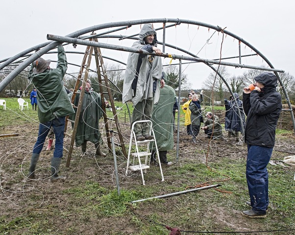 Les travaux de la convivialité ont joyeusement commencé à la Zad de Notre-Dame-des-Landes