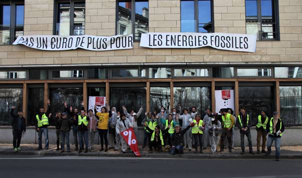Six activistes du climat 23 h en garde à vue après une action non violente à Bordeaux