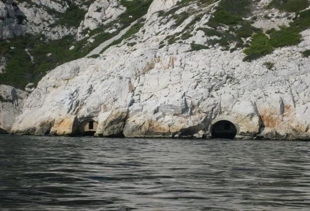 Les Calanques : leur parc national, leurs cabanons et leurs eaux polluées