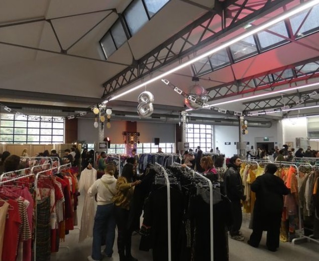 «<small class="fine d-inline"> </small>Fripalooza, festival <span class="caps">XXL</span> de la seconde main<small class="fine d-inline"> </small>», à Ivry-sur-Seine (Val-de-Marne)