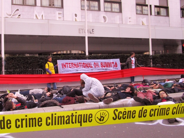 Plein succès de l'action contre le pétrole climaticide