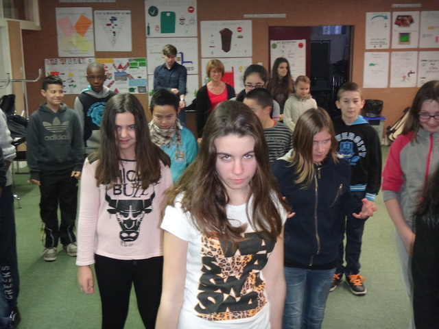 A l'école de la non-violence, on joue et on exprime ses émotions pour retrouver la paix