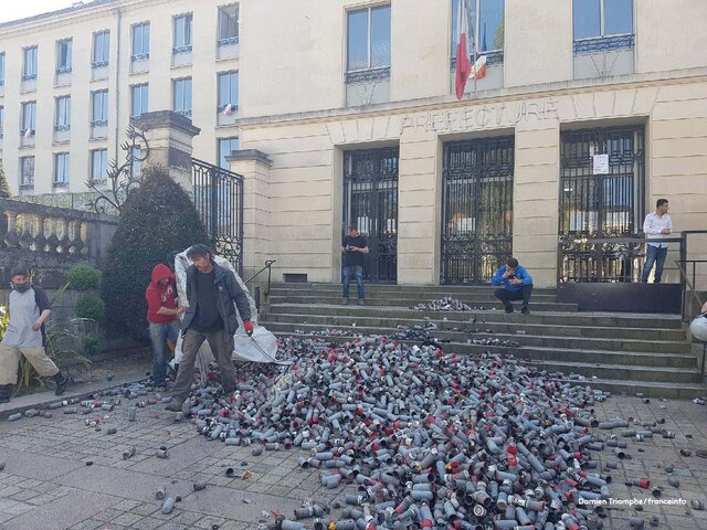 Zad de Notre-Dame-des-Landes : des centaines de grenades déposées devant la préfecture à Nantes