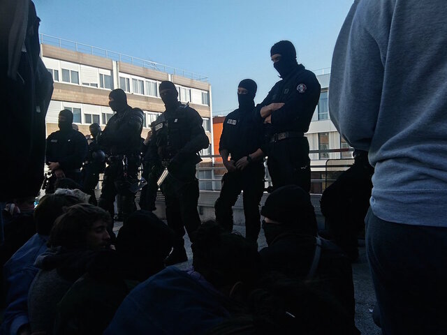 Migrants et étudiants ont été expulsés de l'université Paris 8 