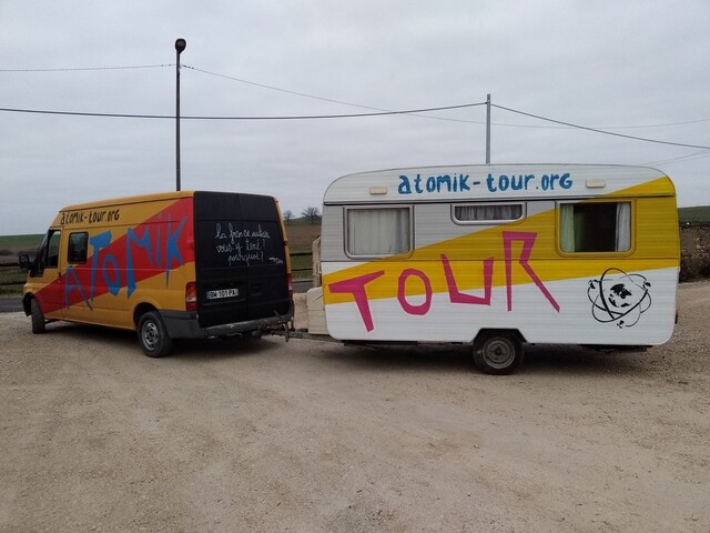 La caravane de l'Atomik tour en route pour un débat public alternatif sur le nucléaire