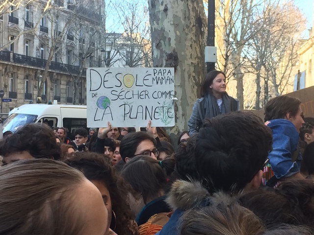 La grève des jeunes pour le climat gagne Paris