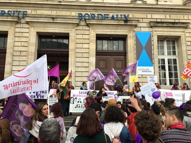 À Bordeaux, une manifestante blessée, quatre arrêtées à la marche féministe nocturne du 8 mars