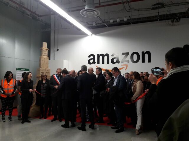 Des opposants à Amazon ont perturbé l'inauguration d'un entrepôt