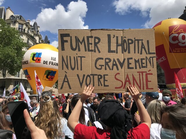 Les soignants ont manifesté à Paris : «<small class="fine d-inline"> </small>Magnifique, on nous remercie avec des gaz<small class="fine d-inline"> </small>!<small class="fine d-inline"> </small>»