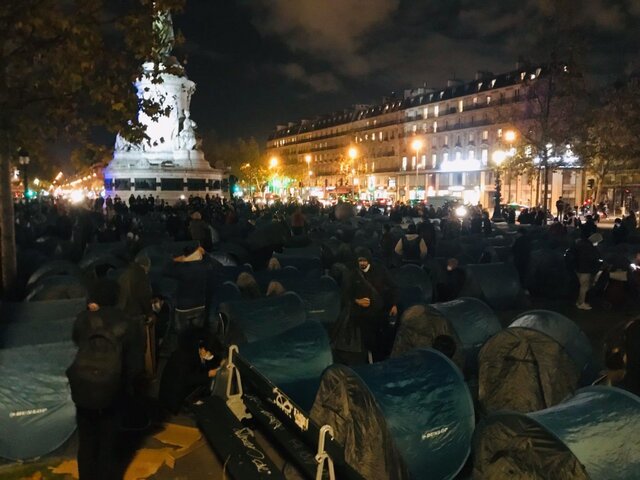 À Paris, la police expulse un camp d'exilés et les pourchasse dans les rues