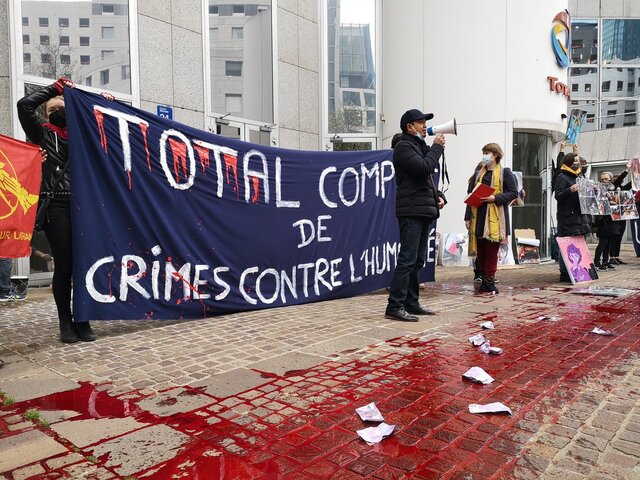 Des activistes dénoncent le soutien de Total au régime militaire birman