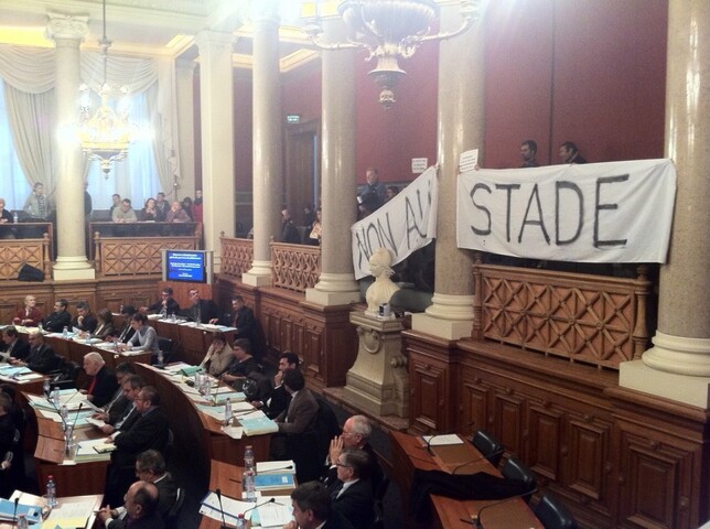 L'opposition au Grand Stade pourrait faire perdre à Collomb le contrôle du Grand Lyon