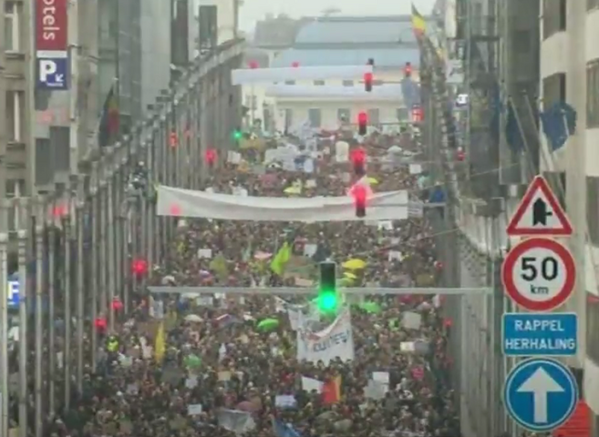À Bruxelles, 65.000 personnes ont défilé pour le climat 