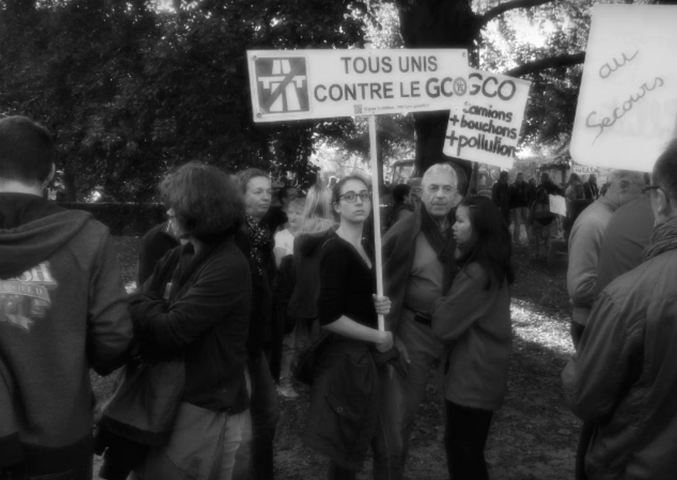 Plus de 2.000 personnes à Strasbourg contre l'autoroute inutile