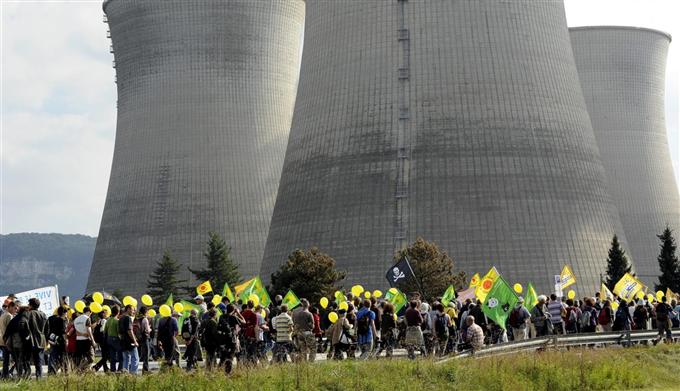 <span class="caps">DOSSIER</span> : Peut-on sortir du nucléaire<small class="fine d-inline"> </small>?