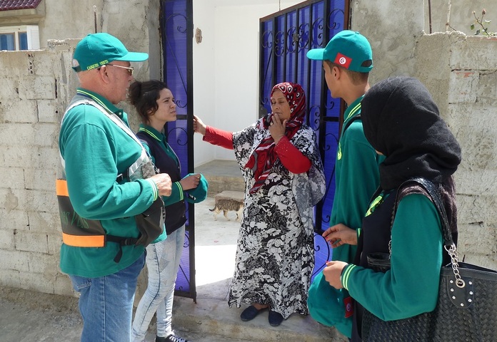 En Tunisie, les «<small class="fine d-inline"> </small>casques verts<small class="fine d-inline"> </small>» font reculer la montagne de déchets