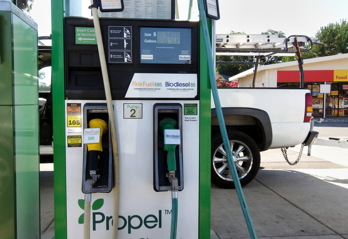 Coûteux, pas très écolos, les biocarburants critiqués par une instance europénne