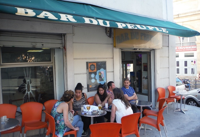 «<small class="fine d-inline"> </small>On voit bien que ça part à la dérive, mais on ne peut rien faire.<small class="fine d-inline"> </small>» Paroles d'un café marseillais sur le changement climatique