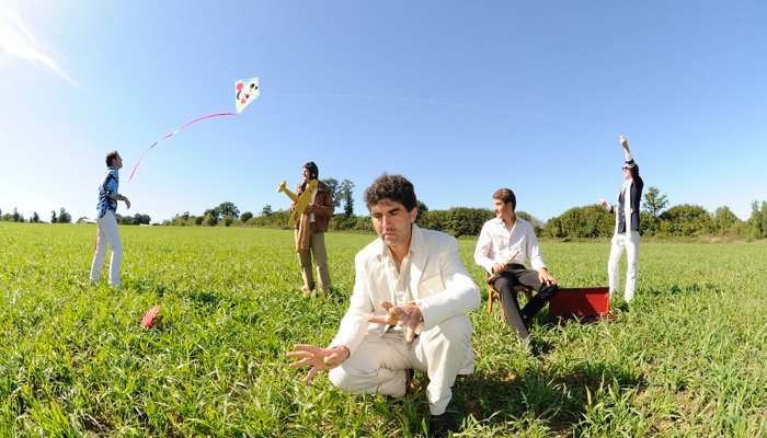 Il est paysan, et il est chanteur : deux métiers, une vie