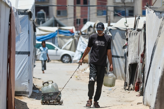 « 45 °C sous les tentes » : Israël restreint l'accès des Palestiniens à l'eau et à la fraîcheur en pleine canicule