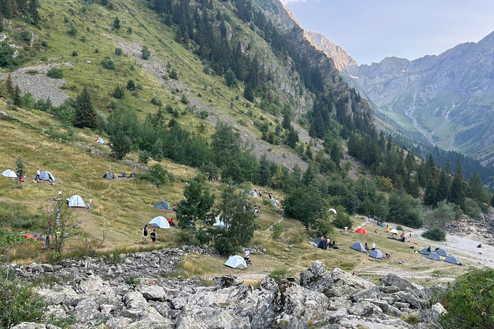 Pris d'assaut par les campeurs, les lacs de montagne tentés par un système de quotas