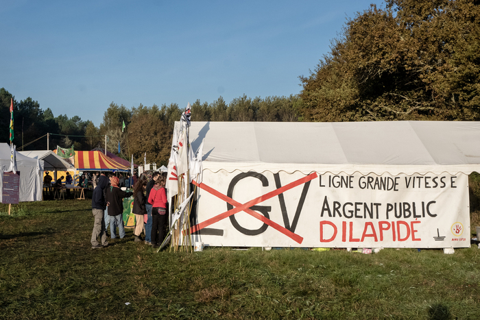 « Pourquoi s'entêter à dépenser des milliards ? » 