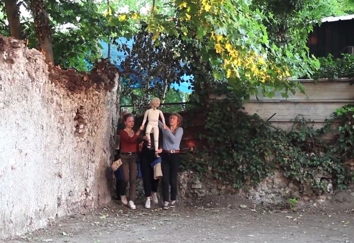 <span class="caps">VID</span>ÉO - Le théâtre de la Girandole emplit de poésie un lieu magique de Montreuil