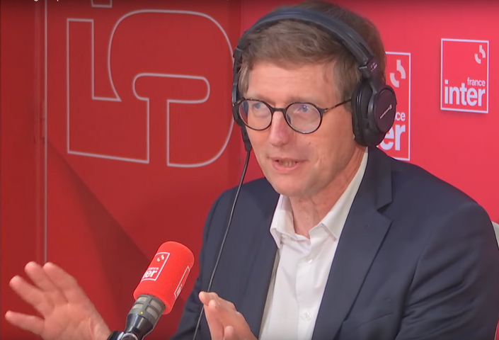 Sur France Inter, Dominique Seux recycle des arguments contre l'action climatique