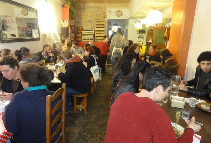 A Marseille, la cantine populaire de la Belle de Mai affiche complet