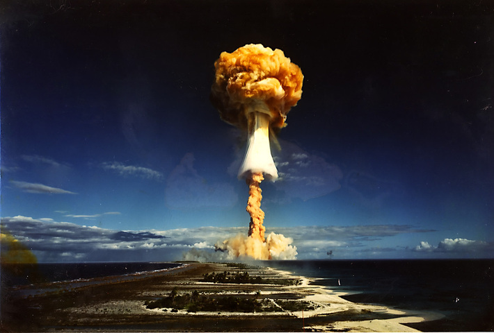  Essais nucléaires en Polynésie : «<small class="fine d-inline"> </small>Vu de Paris, ce n'était qu'un désert liquide<small class="fine d-inline"> </small>»