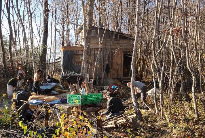 À Roybon, la Zad oubliée retrouve l'esprit de la forêt