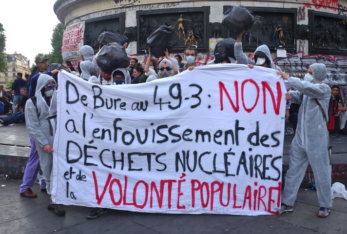 Vingt heures de garde à vue pour des anti-nucléaires munis de sacs poubelles