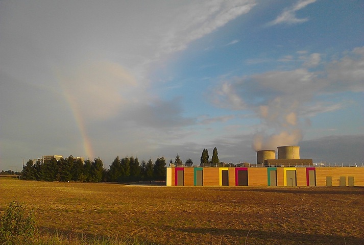 Une école installée à l'ombre d'une centrale nucléaire au mépris des règles de sécurité, c'est la France