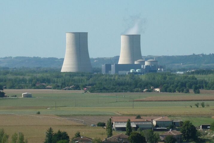 Canicule : <span class="caps">EDF</span> obligé de mettre à l'arrêt deux réacteurs nucléaires