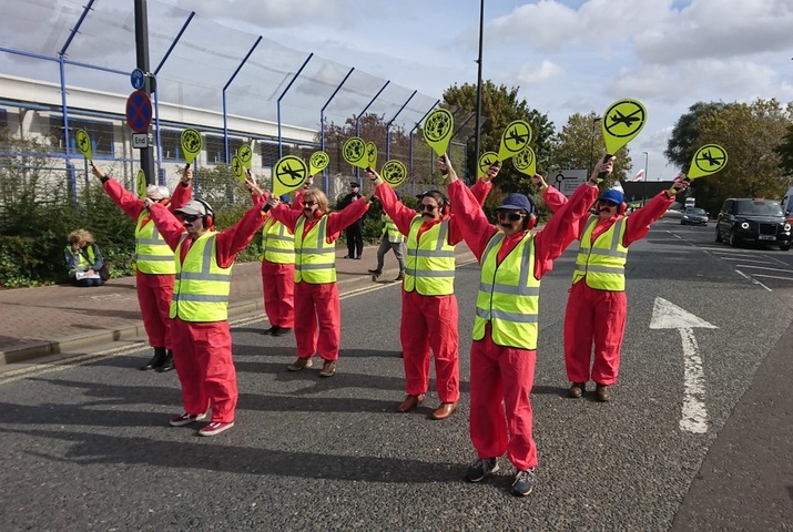 À Londres, Extinction Rebellion a paralysé un aéroport